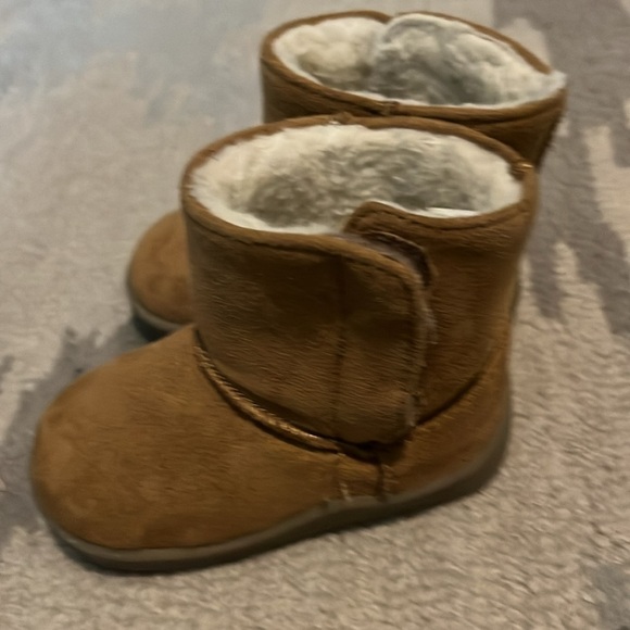 Wonder Nation faux fur tan toddler boots size 4 - Picture 6 of 9